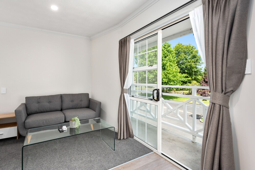 ashleigh court motel