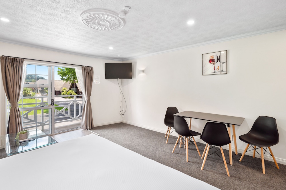 ashleigh court motel