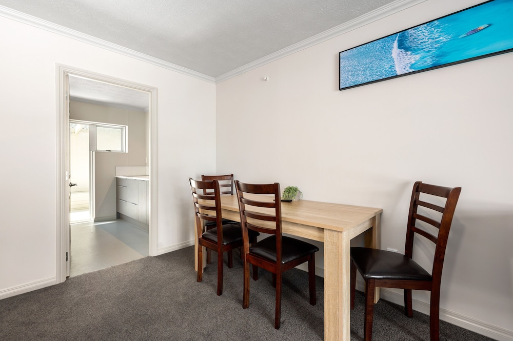 ashleigh court motel