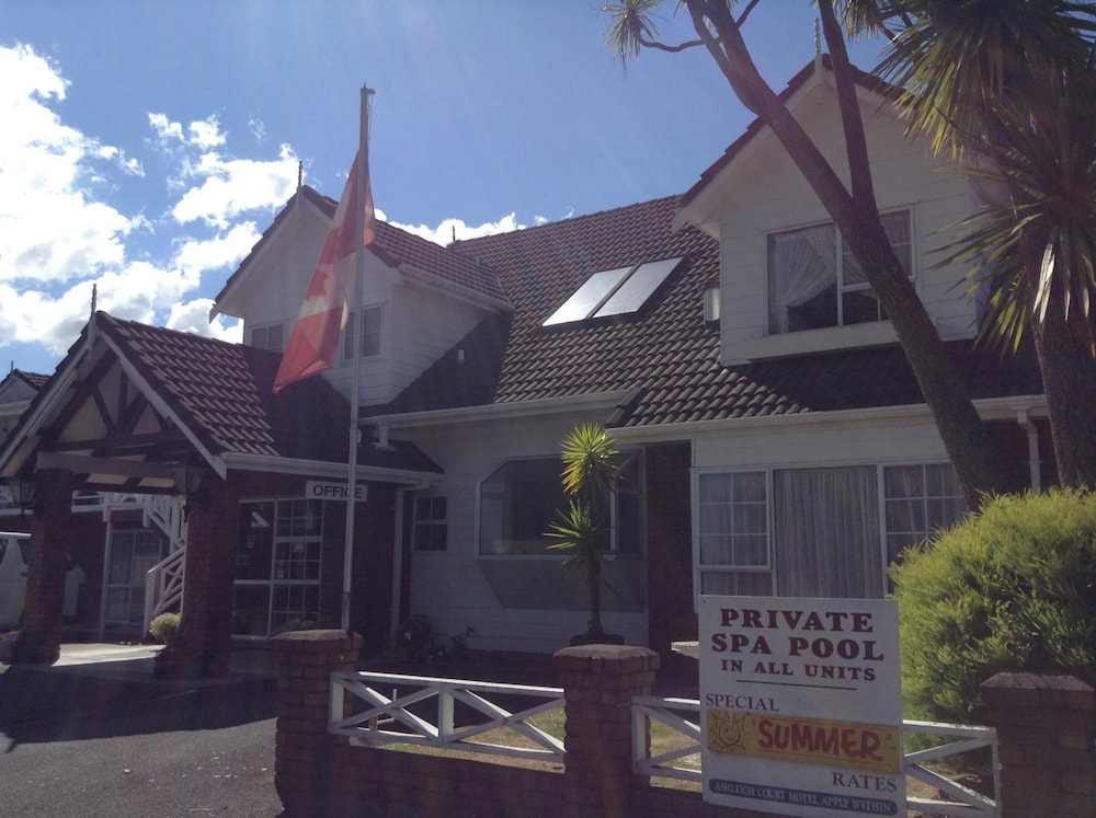 ashleigh court motel