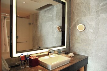 Crowne Plaza Yangzhou By Ihg,Yangzhou>>Nanjing,4 star