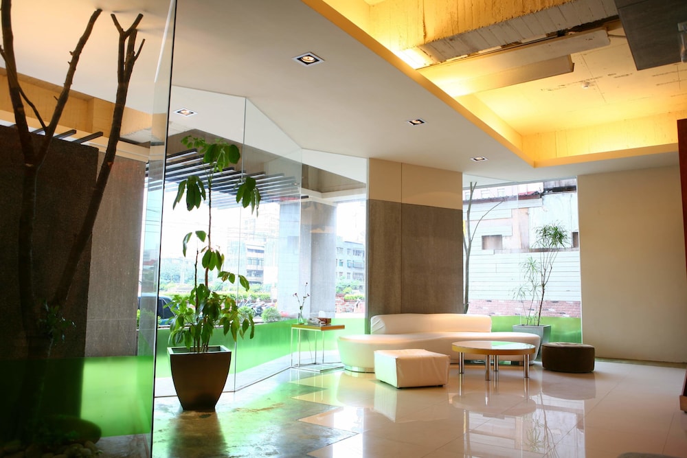 the cloud hotel