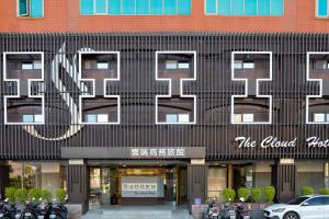 the cloud hotel