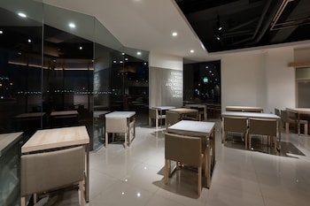 the cloud hotel