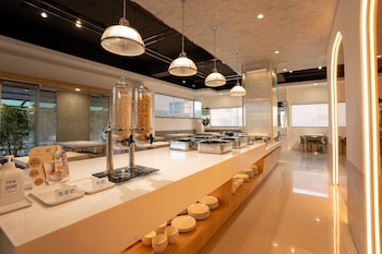 the cloud hotel