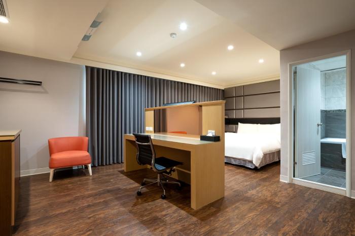 the cloud hotel