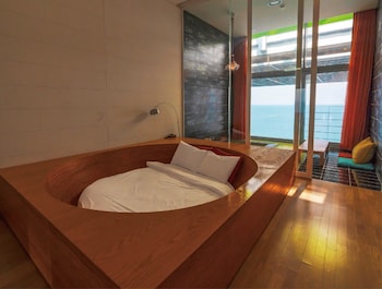 haslla art world museum hotel