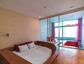 haslla art world museum hotel