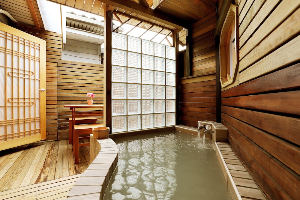 phoenix pavilion hot spring hotel