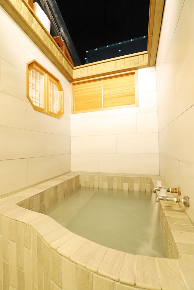 phoenix pavilion hot spring hotel