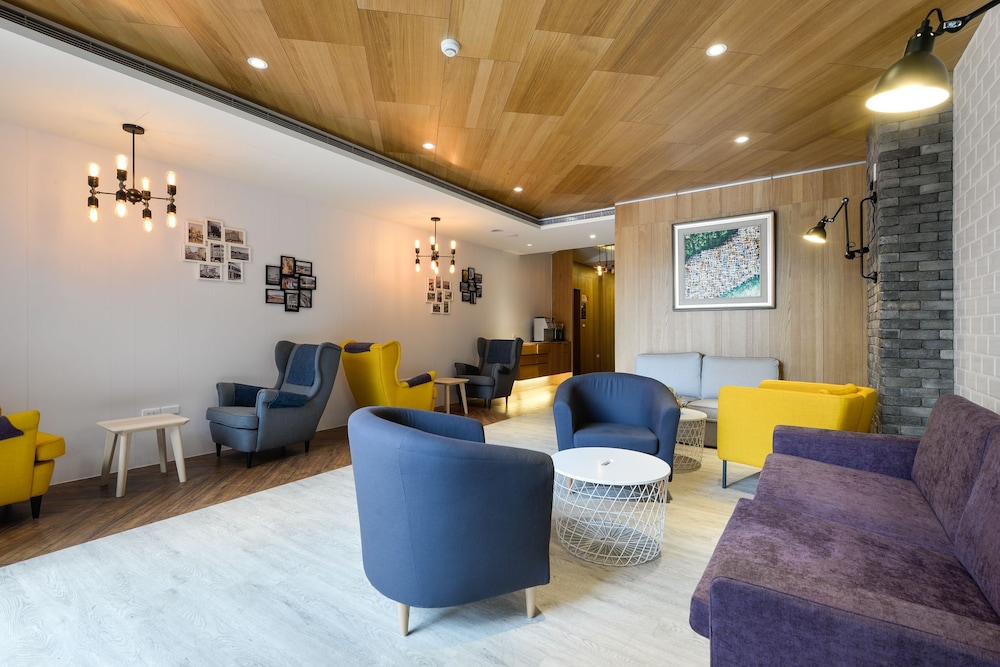 r7 eco hotel