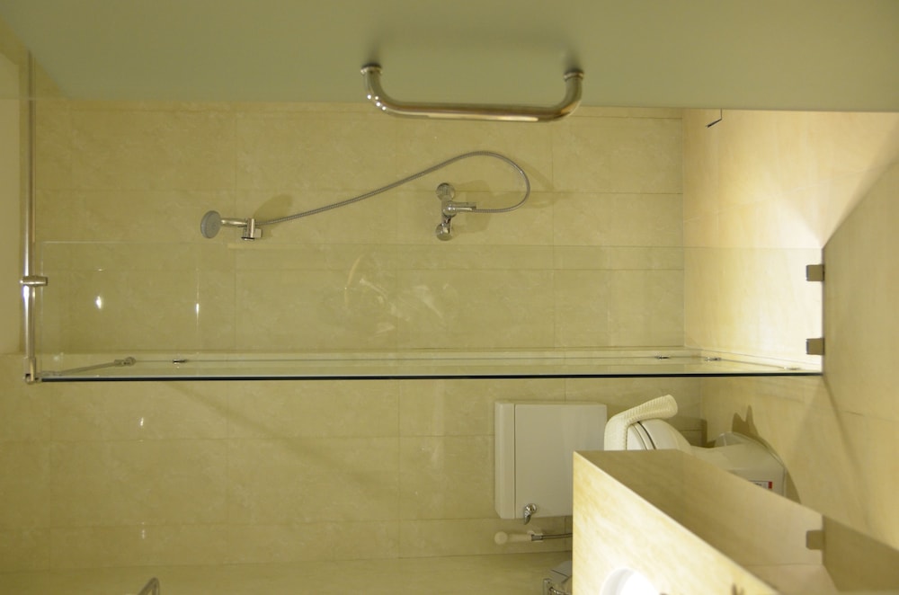 the scenery city hotel