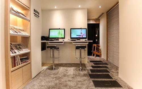 dandy hotel daan park branch