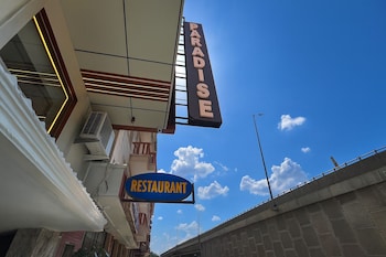 airport hotel paradise international