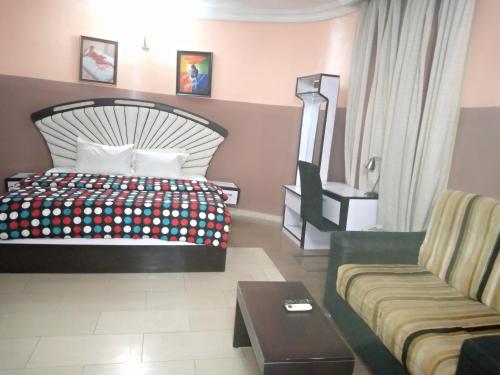 royalview hotel and suites