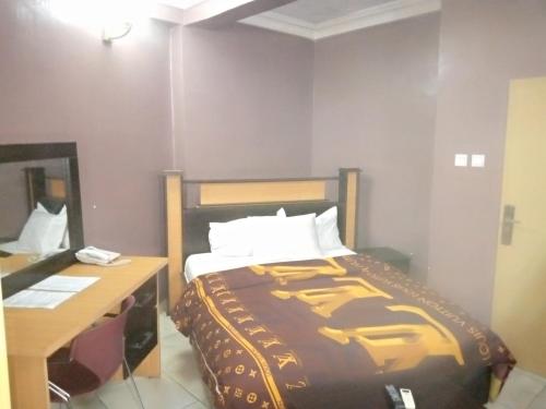 royalview hotel and suites