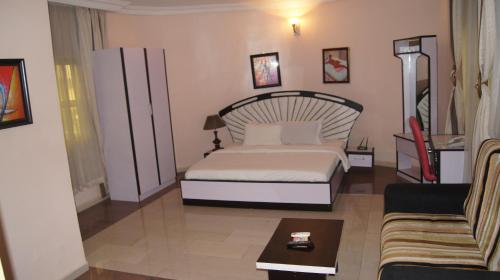 royalview hotel and suites