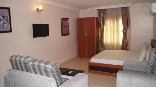 royalview hotel and suites