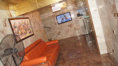 royalview hotel and suites