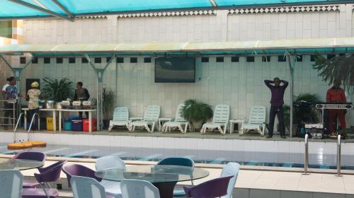 royalview hotel and suites