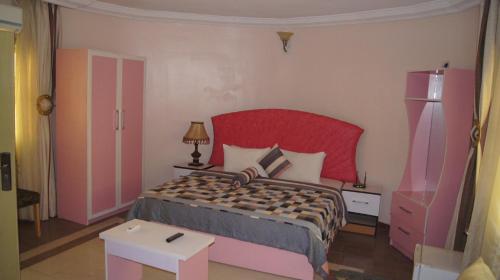 royalview hotel and suites