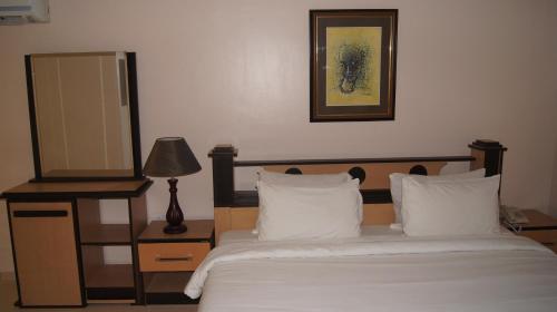 royalview hotel and suites