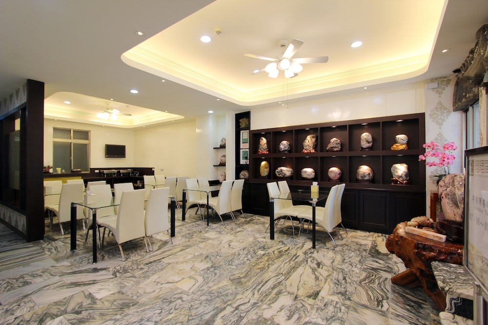 tau tau chu hotel