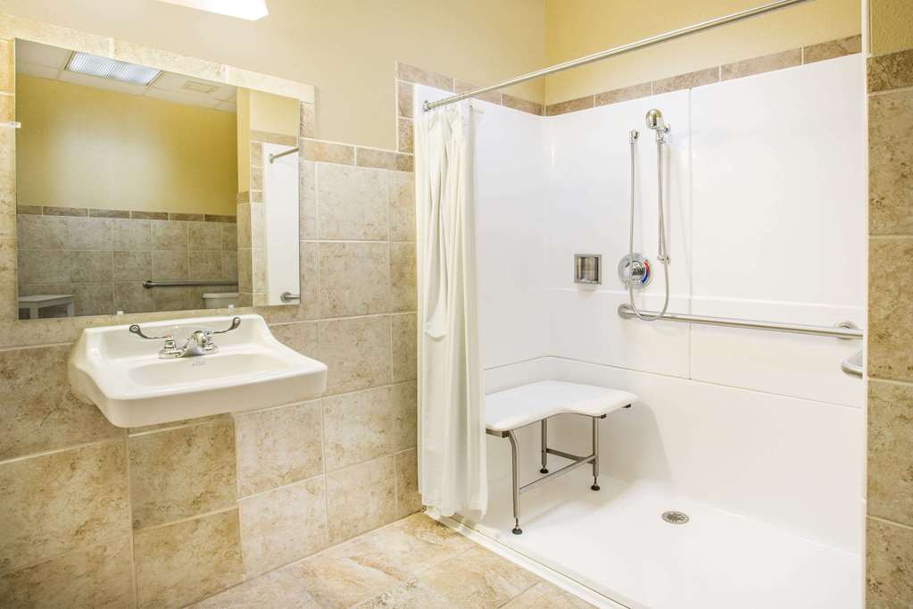 days inn and suites by wyndham sutton flatwoods