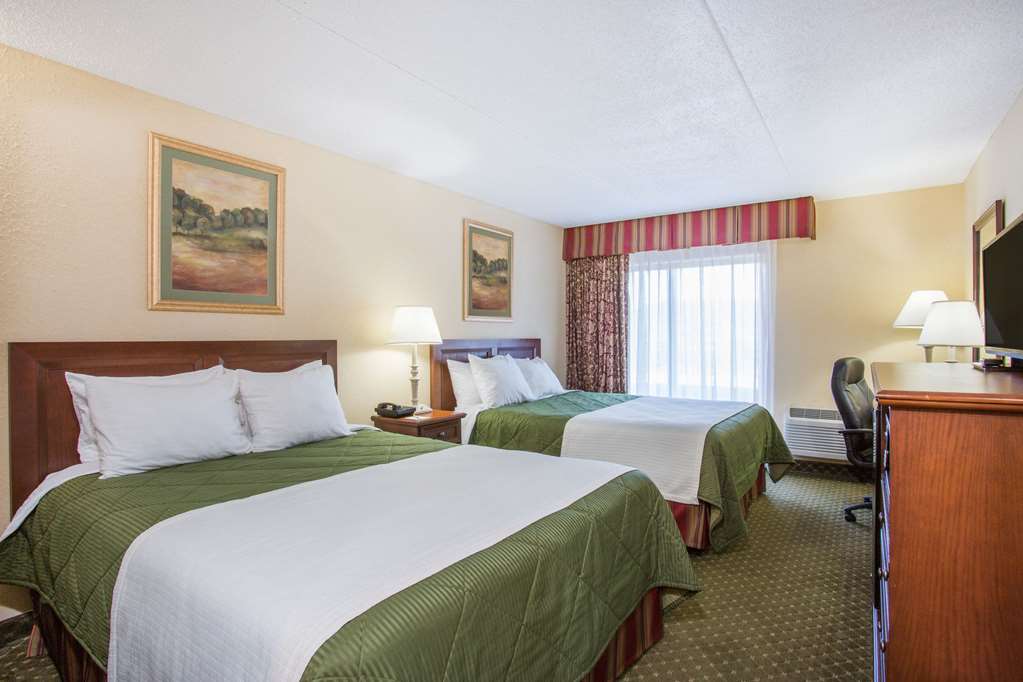 days inn and suites by wyndham sutton flatwoods