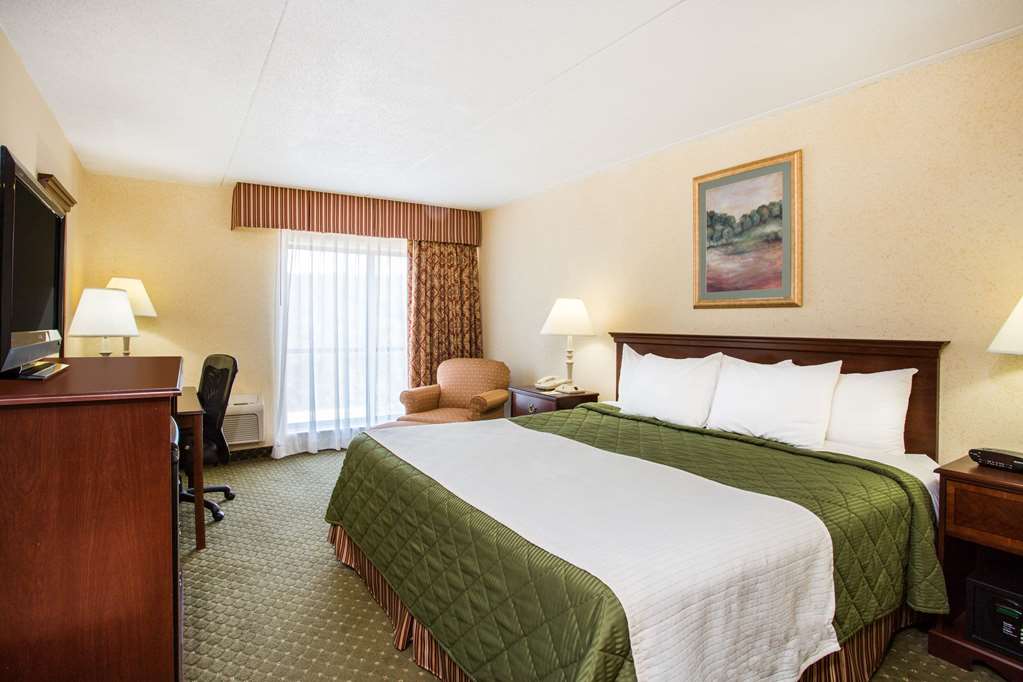 days inn and suites by wyndham sutton flatwoods