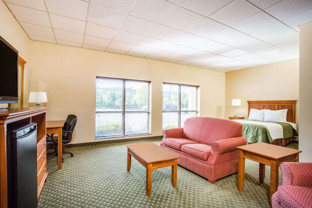days inn and suites by wyndham sutton flatwoods