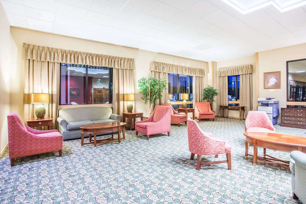 days inn and suites by wyndham sutton flatwoods
