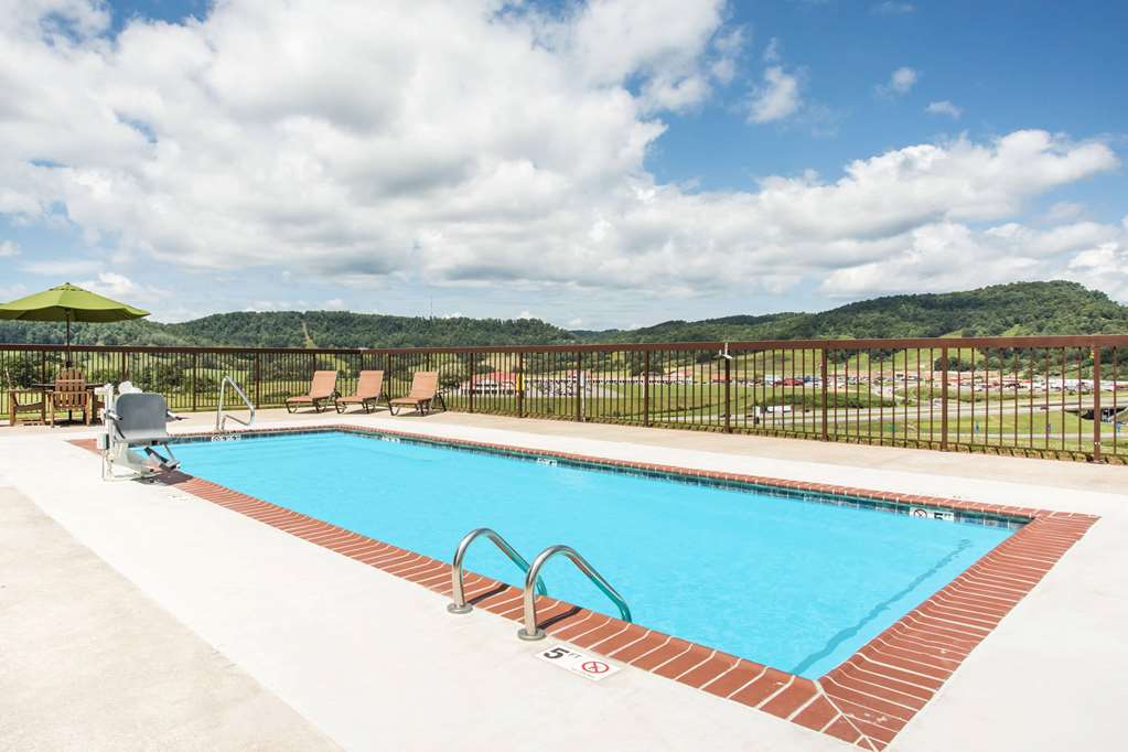 days inn and suites by wyndham sutton flatwoods