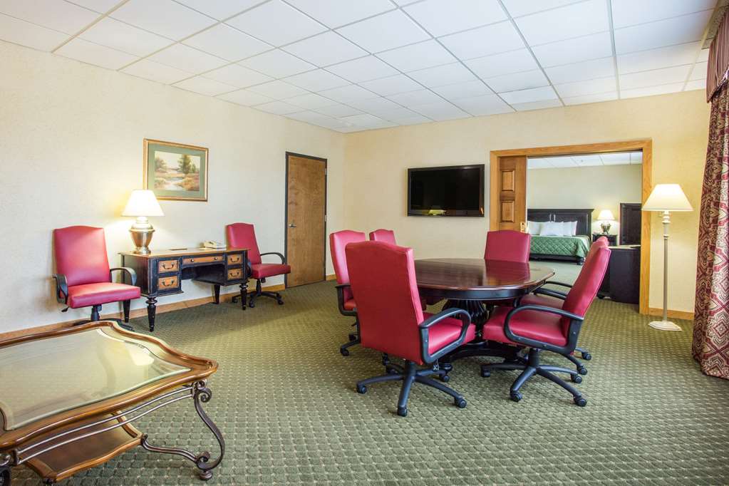 days inn and suites by wyndham sutton flatwoods
