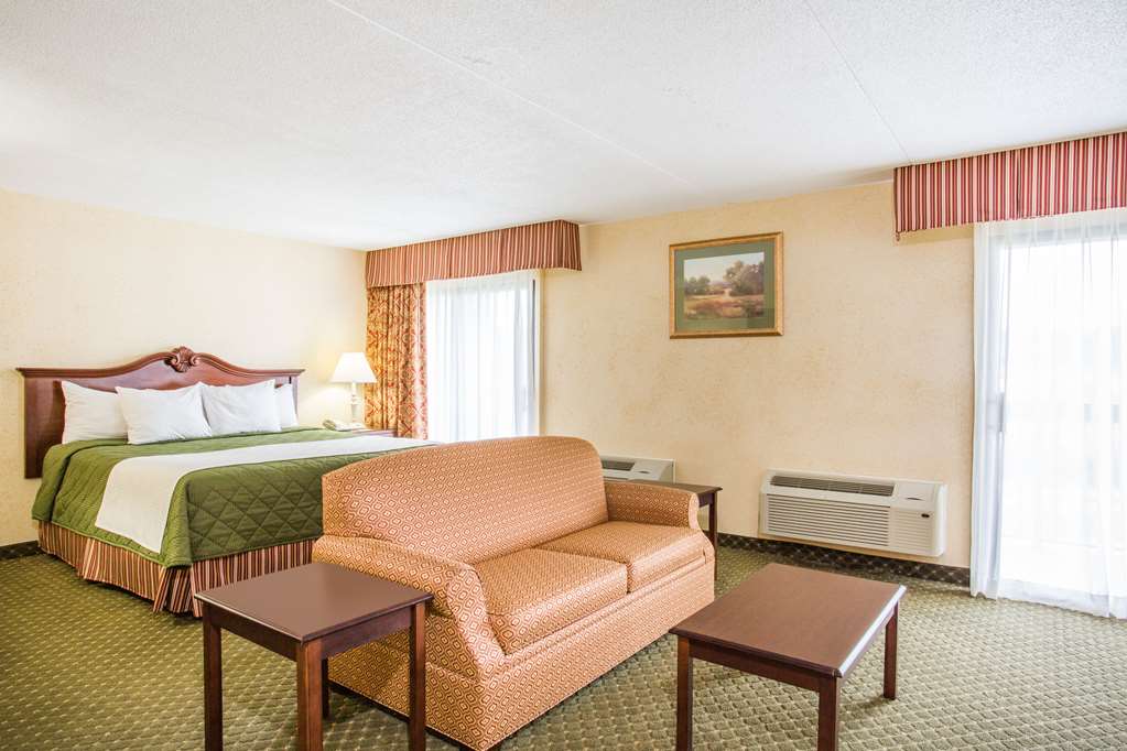 days inn and suites by wyndham sutton flatwoods