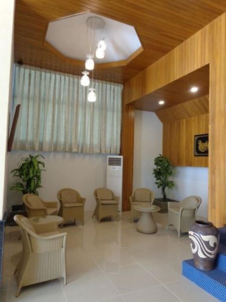 royal khattar hotel