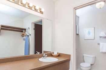 days inn and suites by wyndham sunnyvale