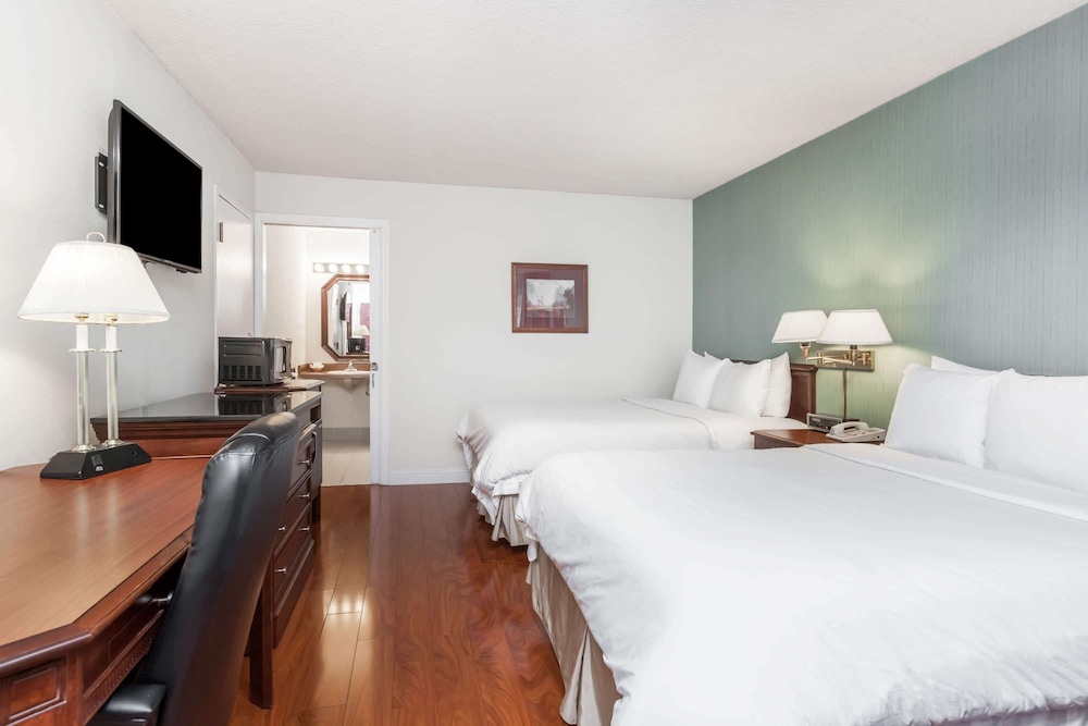 days inn and suites by wyndham sunnyvale