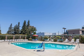days inn and suites by wyndham sunnyvale