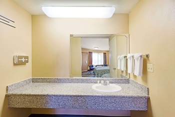 Days Inn By Wyndham Fontana / Rialto,Colton>>Bloomington,2 star
