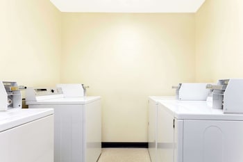 Days Inn By Wyndham Missoula Airport,Missoula>>Bozeman,2 star