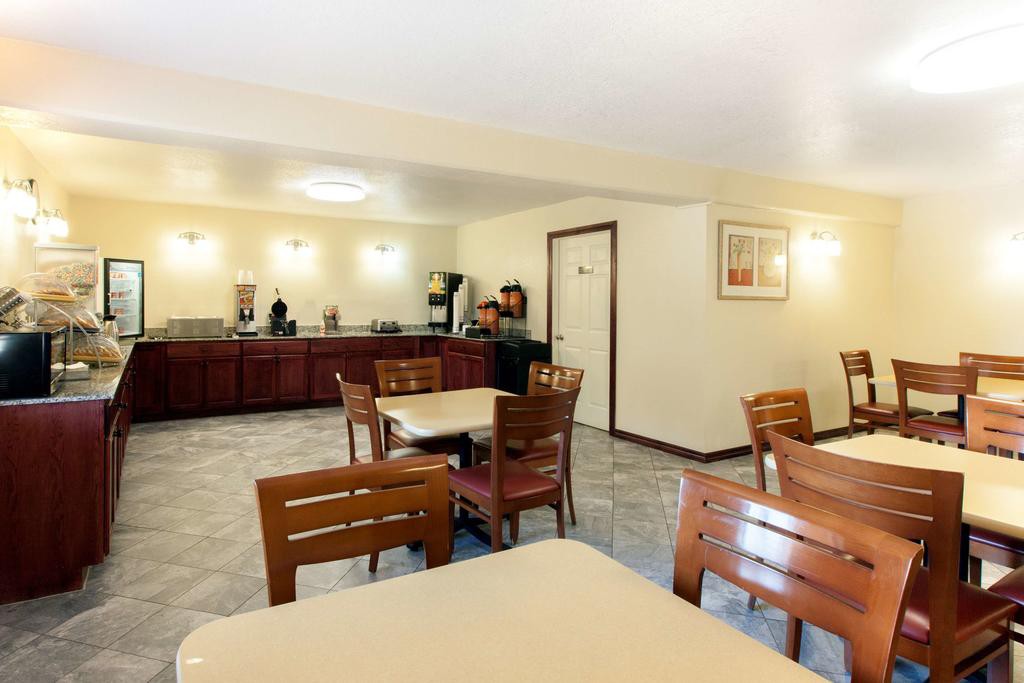 Days Inn By Wyndham Norman,Goldsby>>Cleveland,2 star