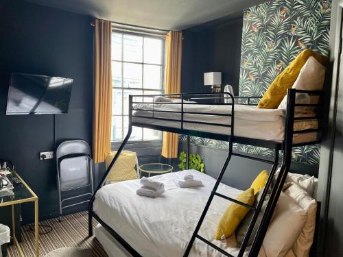 brighton black hotel and hot tubs