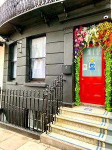 brighton black hotel and hot tubs