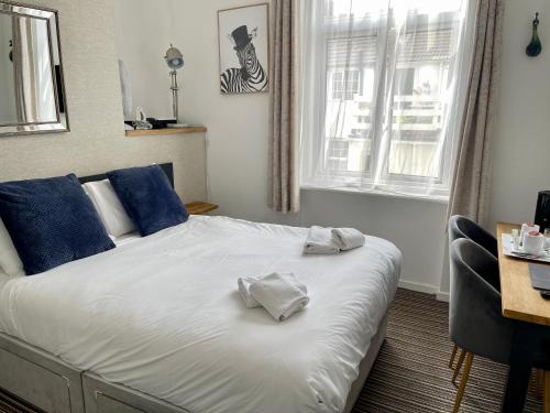 brighton black hotel and hot tubs