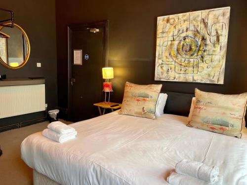 brighton black hotel and hot tubs