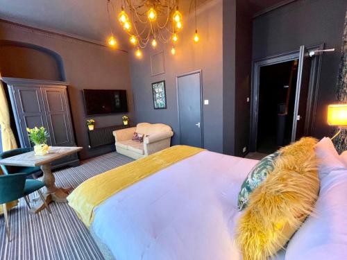 brighton black hotel and hot tubs