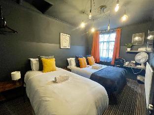 brighton black hotel and hot tubs