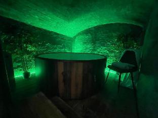 brighton black hotel and hot tubs