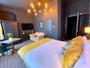 brighton black hotel and hot tubs